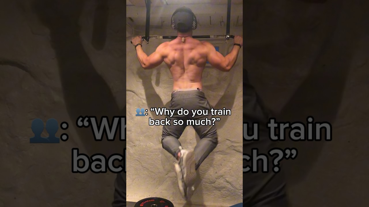 👥: &ldquo;WHY DO YOU TRAIN BACK SO MUCH?&rdquo; 😳