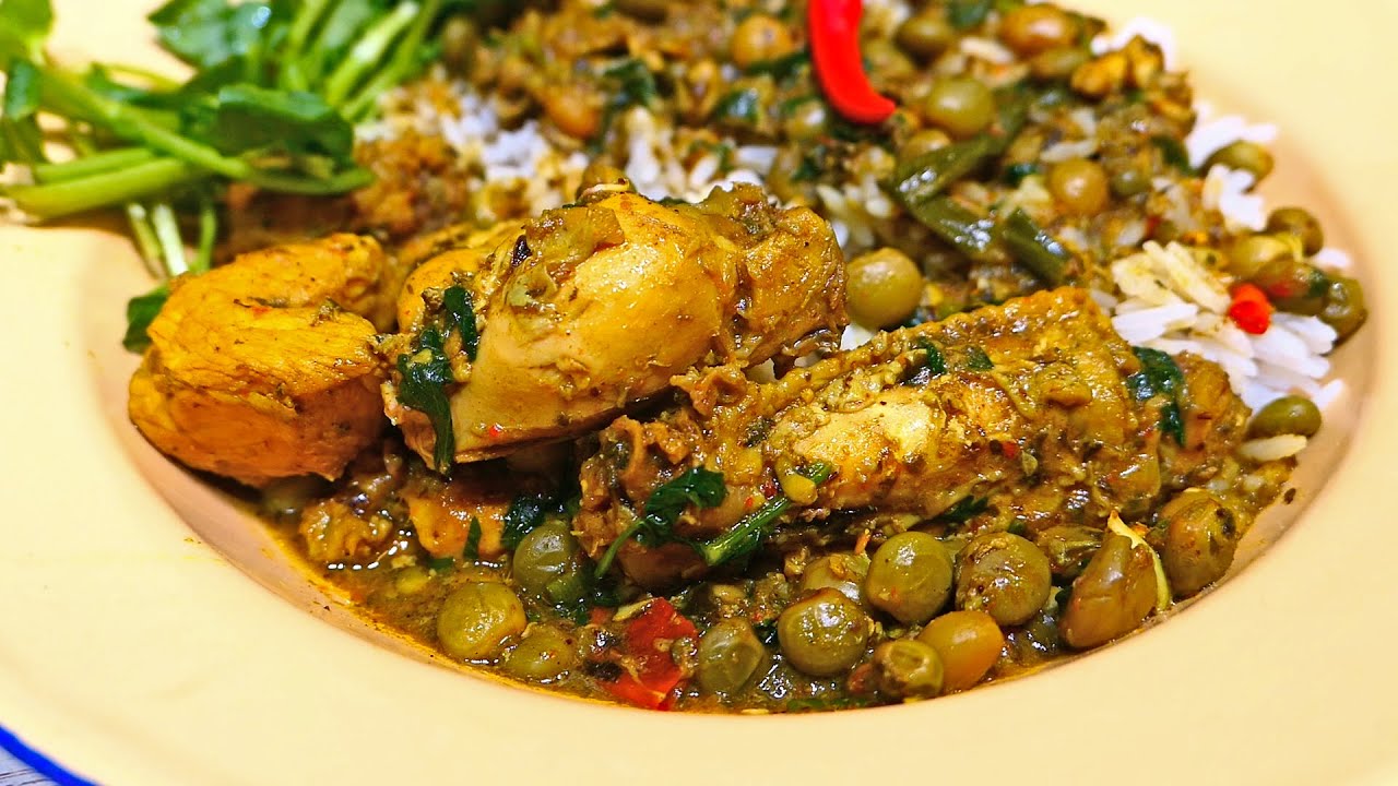 Tasty CURRIED CHICKEN with PIGEON/GUNGO PEAS