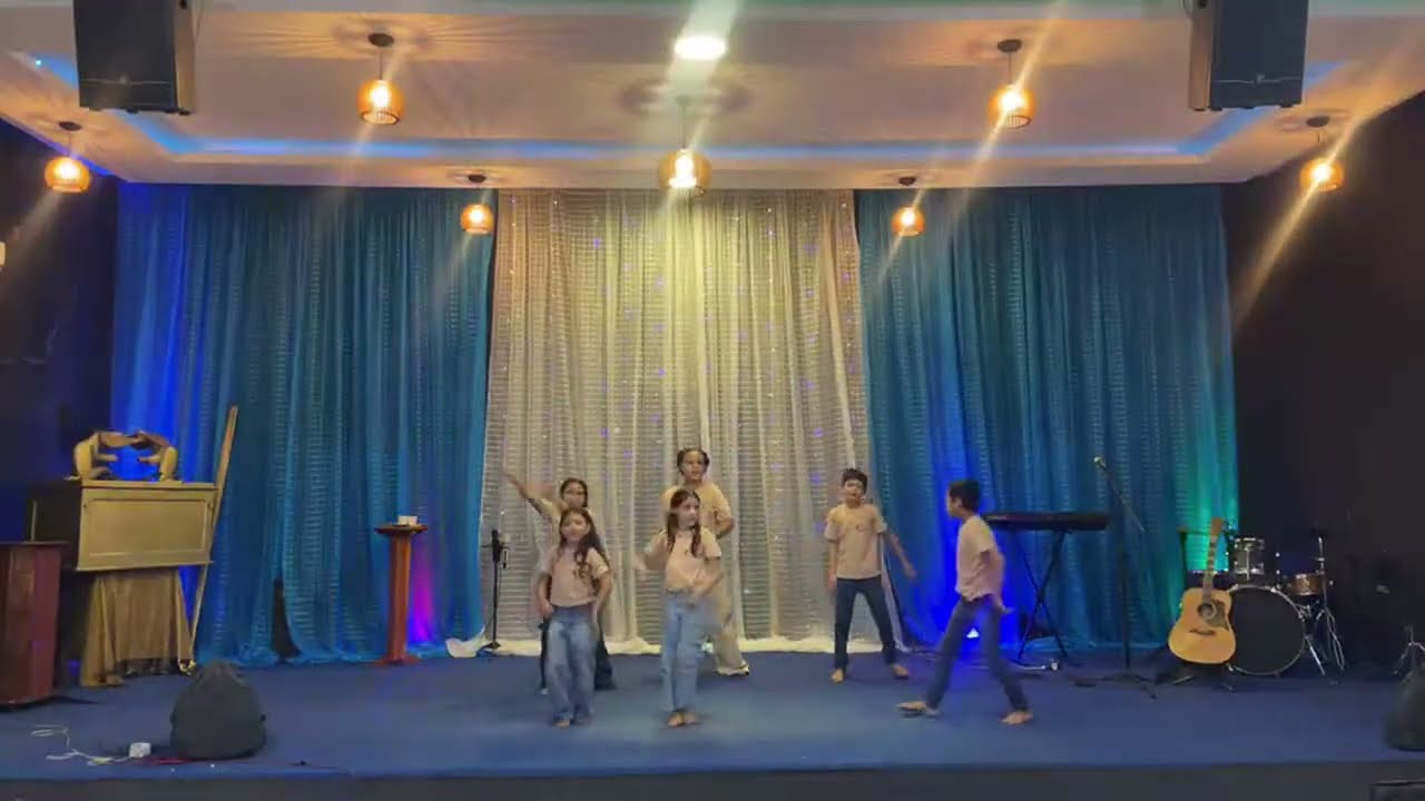 Dança profética com as crianças do ministério Aliança da Restauração 