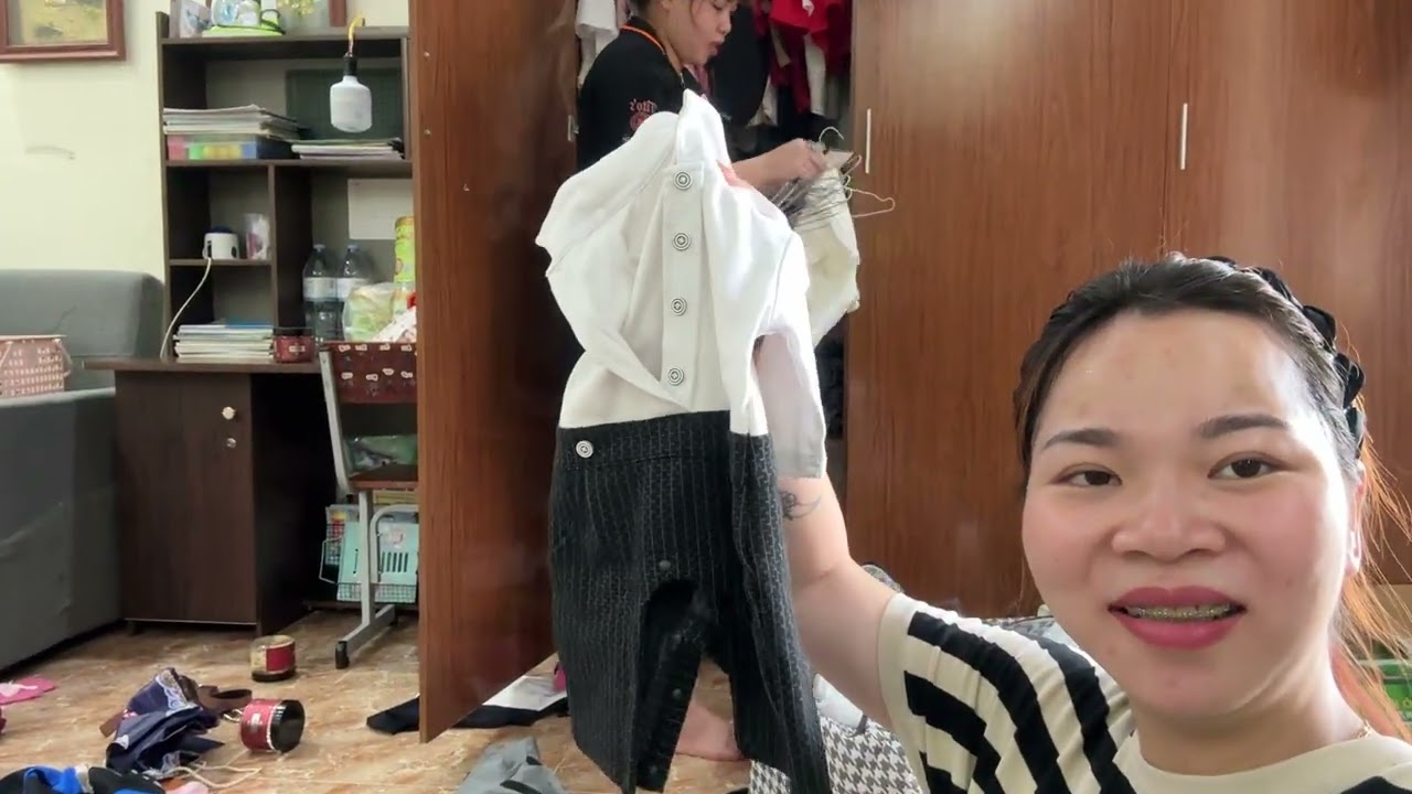 Dì hoài lên lấy quần áo về chuẩn bị đi sinh e bé
