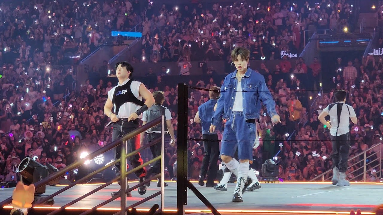 230820 Stray Kids - Super Bowl + 神메뉴(God's Menu) | KCON LA 2023 Day 3 [4K Fancam]