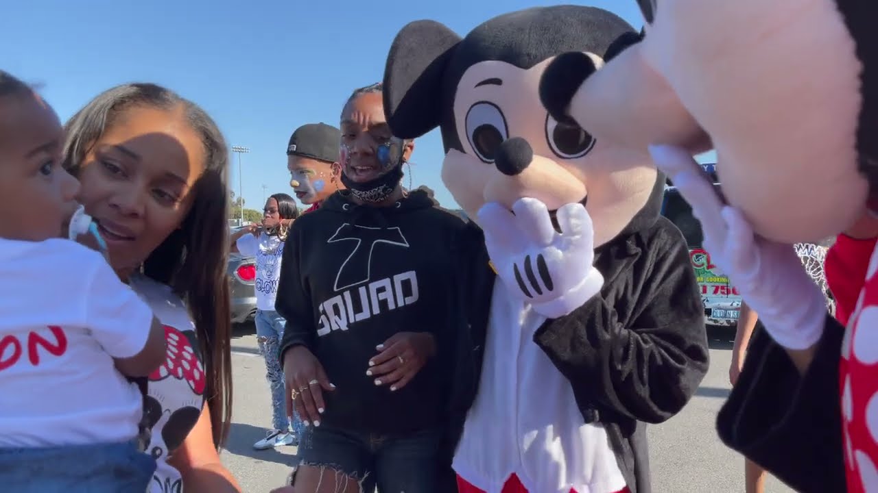 HOW TO LET MINNIE & MICKEY ROCK A PARTY | @TOMMYTHECLOWN   @TOMMY HOT GIRLZ TV ​