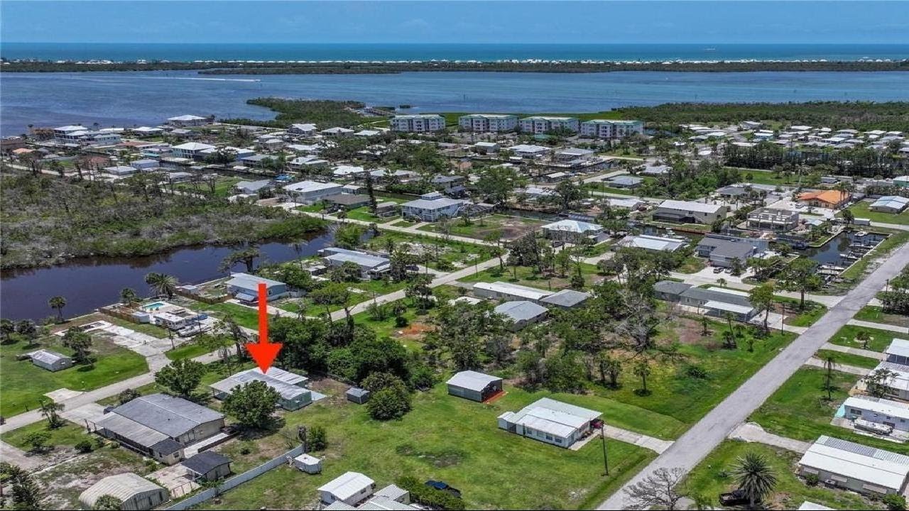 8224 PINETREE LANE, ENGLEWOOD, FL Presented by Luisa Schack.