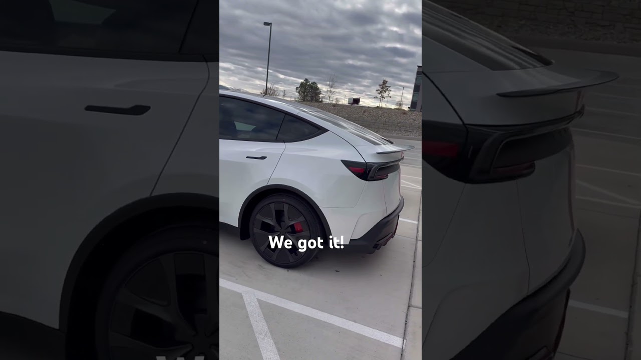 Tesla Model Y Performance 2026 года доставлена ​​