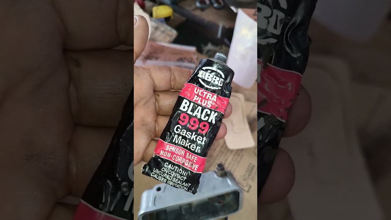 Cola que eu usei para vedar a imenda que encaixa a bomba hidráulica da escavadeira komatsu . #dica 