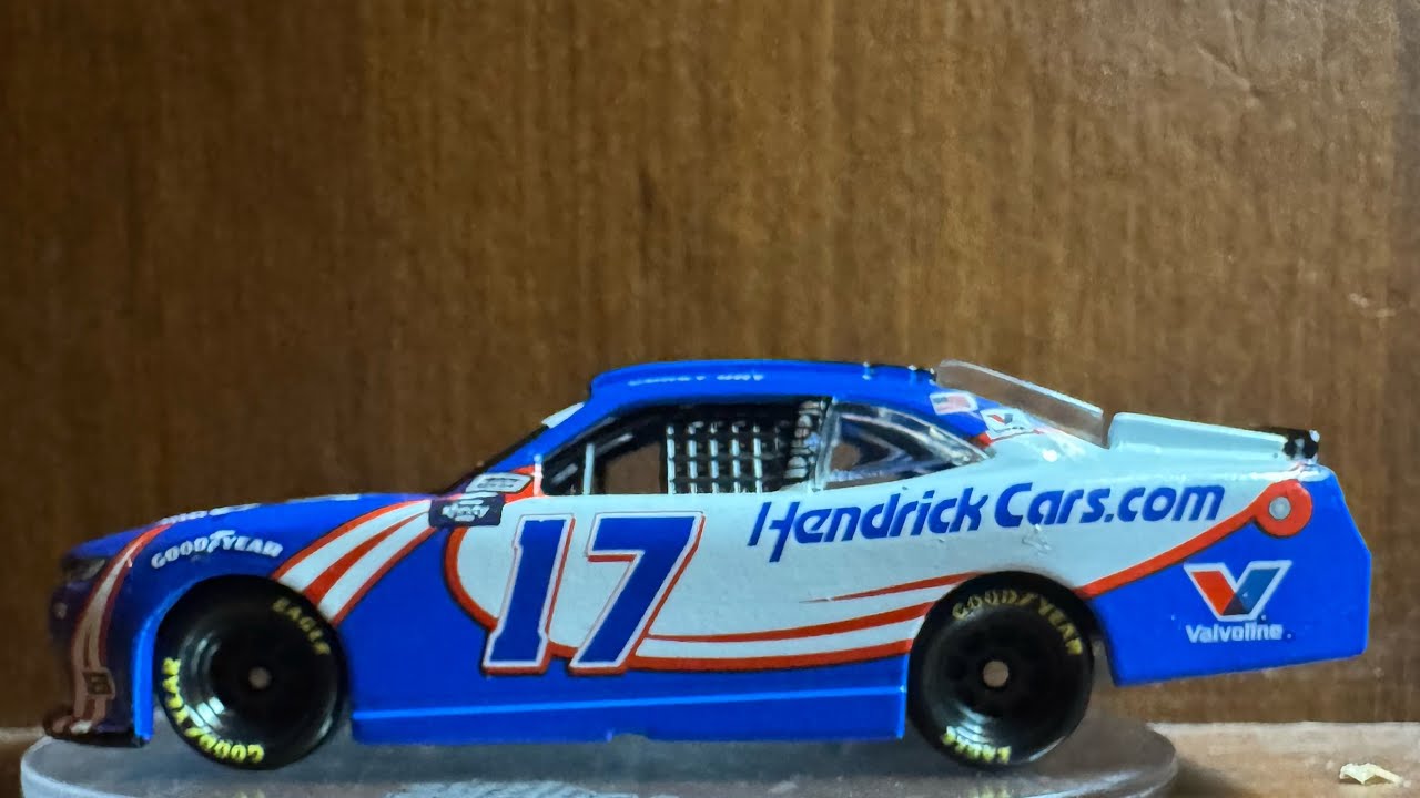 Обзор масштабной модели Corey Day 2025 от HendrickCars.com в масштабе 1:64.