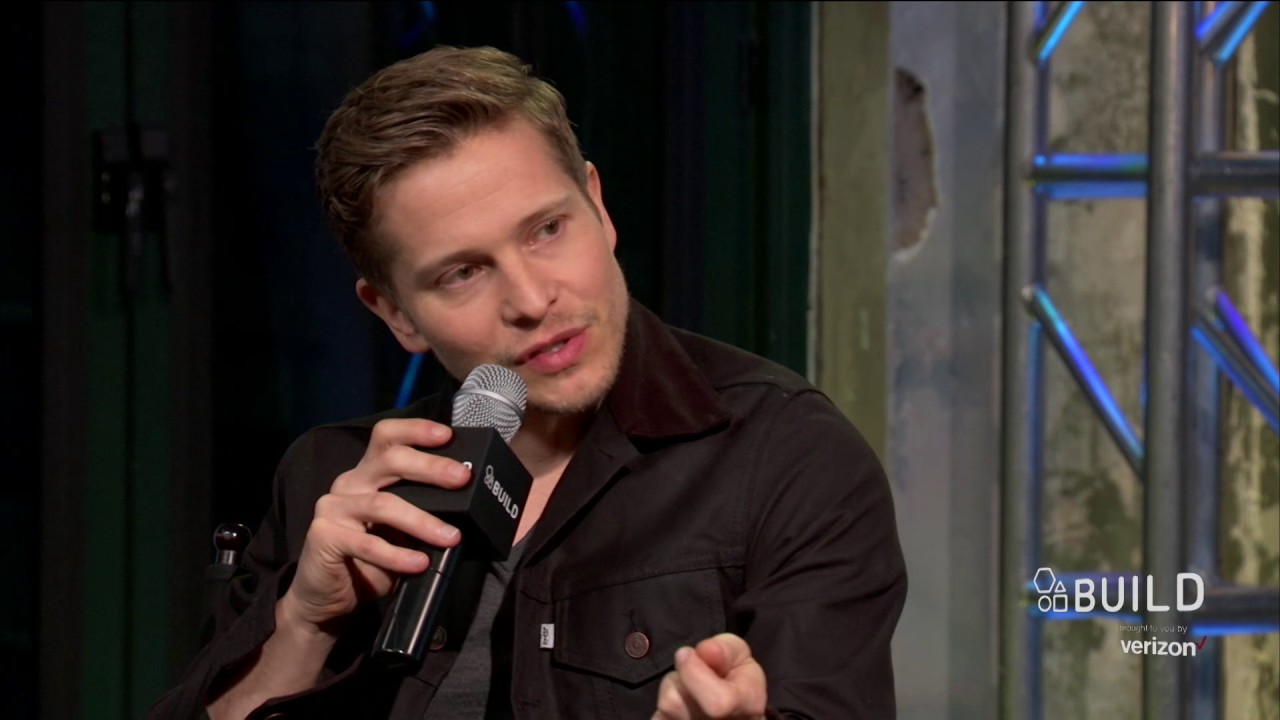 Matt Czuchry Discusses What Logan Taught Rory In 