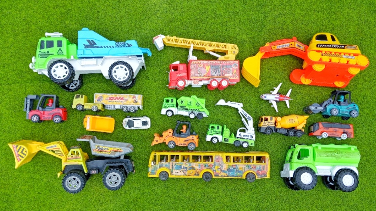 MENGUMPULKAN MAINAN. MOBIL DEREK, DUMP TRUCK, TRUCK KERUK, MOBIL POLISI, EXCAVATOR, FORKLIFT.