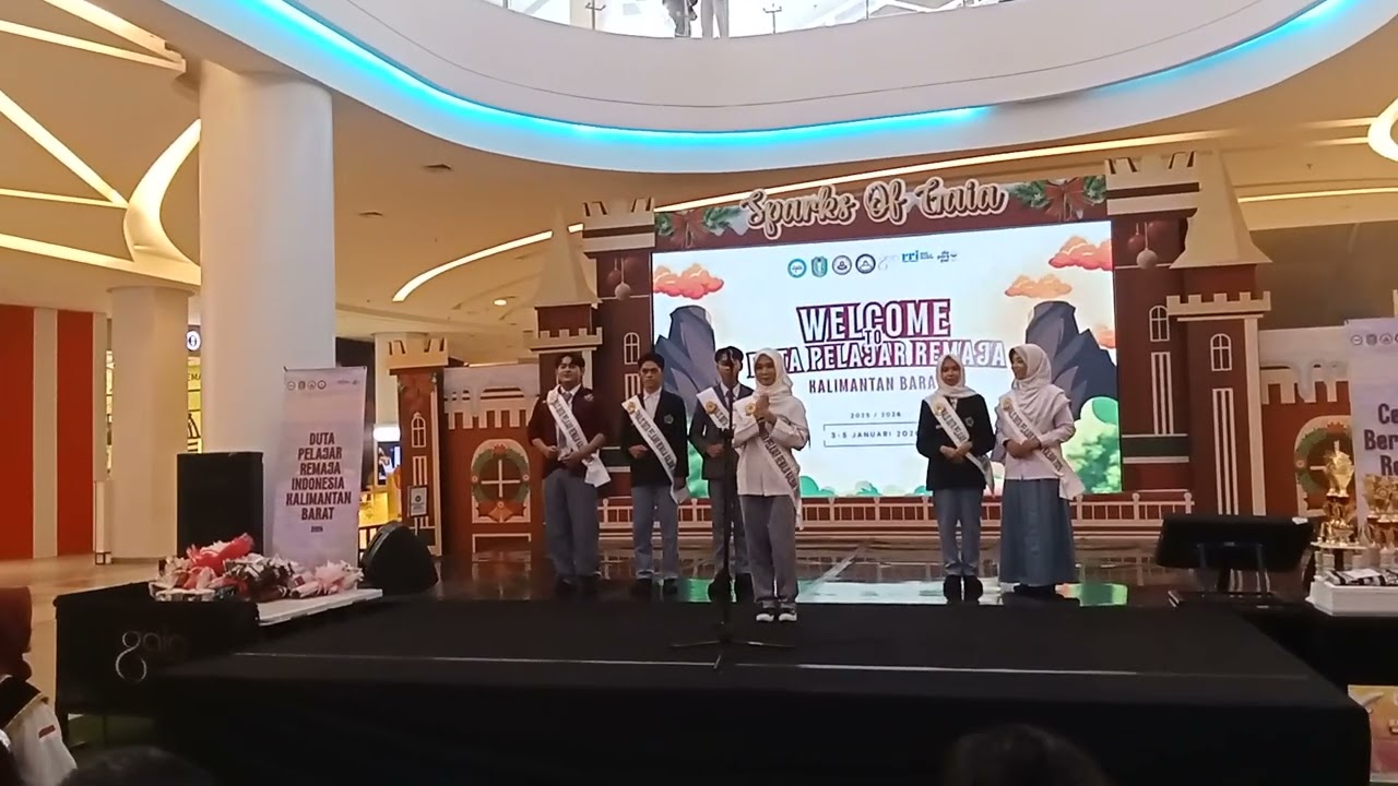 Acara duta pelajar remaja Kalbar penampilan tanya jawab di center atrium gaia bumi raya city mall 