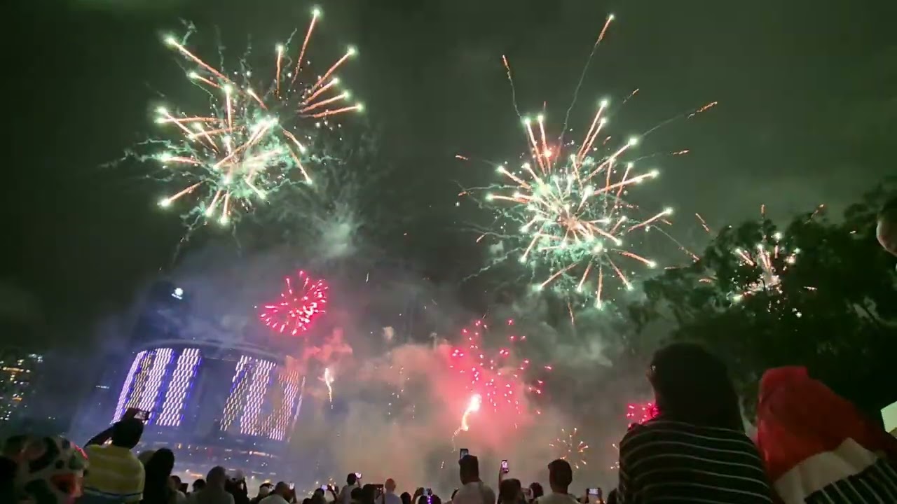 Spent the last night of 2025 watching fireworks at Brisbane with my family. 