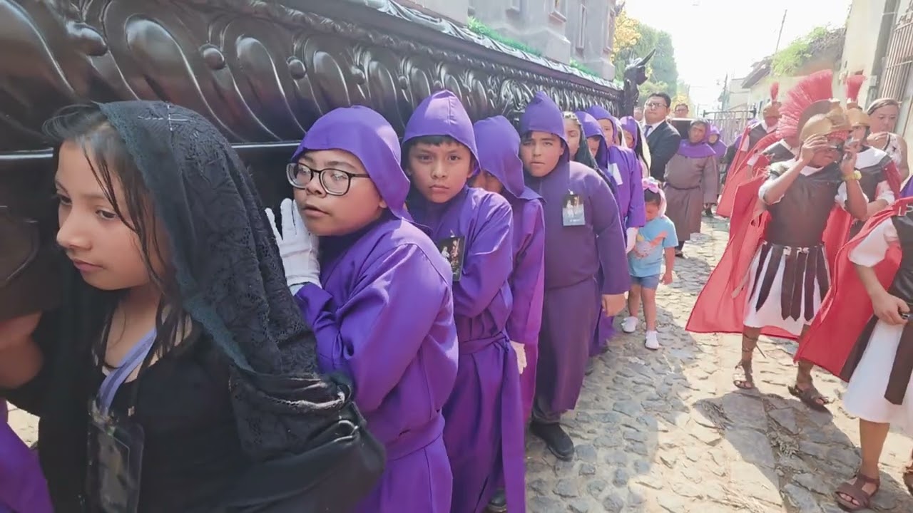 Procesión infantil de Jesús Nazareno y Santísima Virgen de Dolores de Santa Ana Antigua Guatemala 