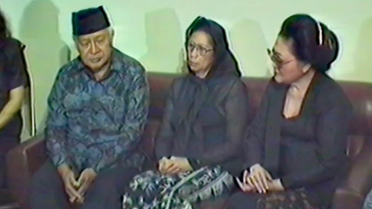 Peliputan Alm. Sarwo Edhie Wibowo (9 November 1989) di Rumah Duka