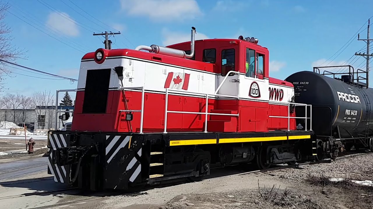 Classic GE 44-Tonner Hauling Tank Cars Into Winnipeg (04/21/2022)