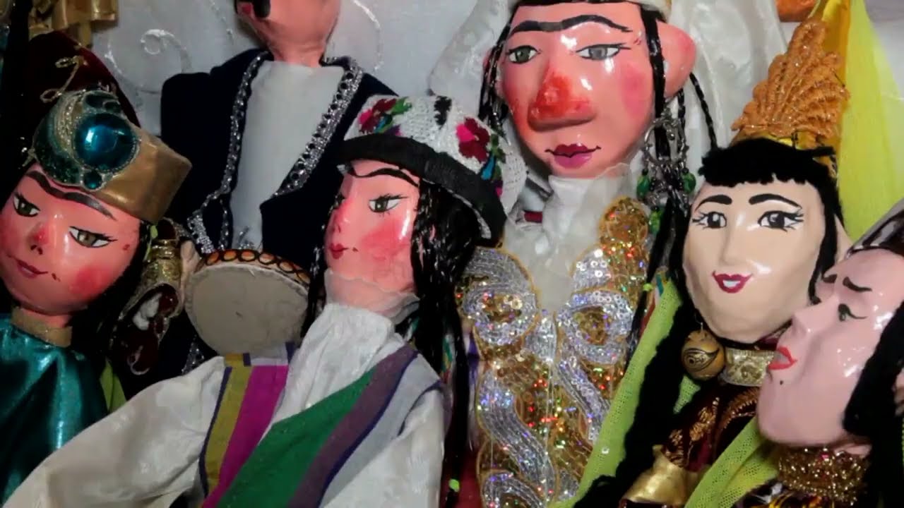 Qog'irchoq yasovchi hunarmand qiz