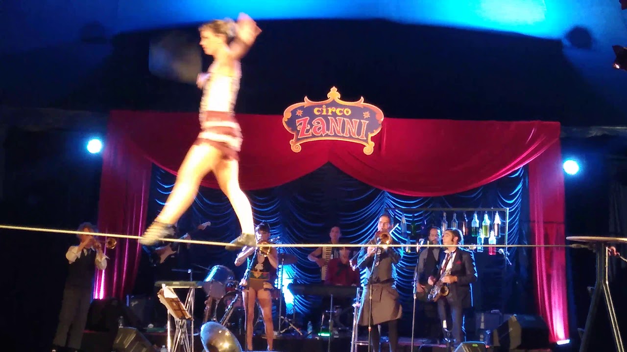 MULHER NA CORDA BAMBA CIRCO ZANNI