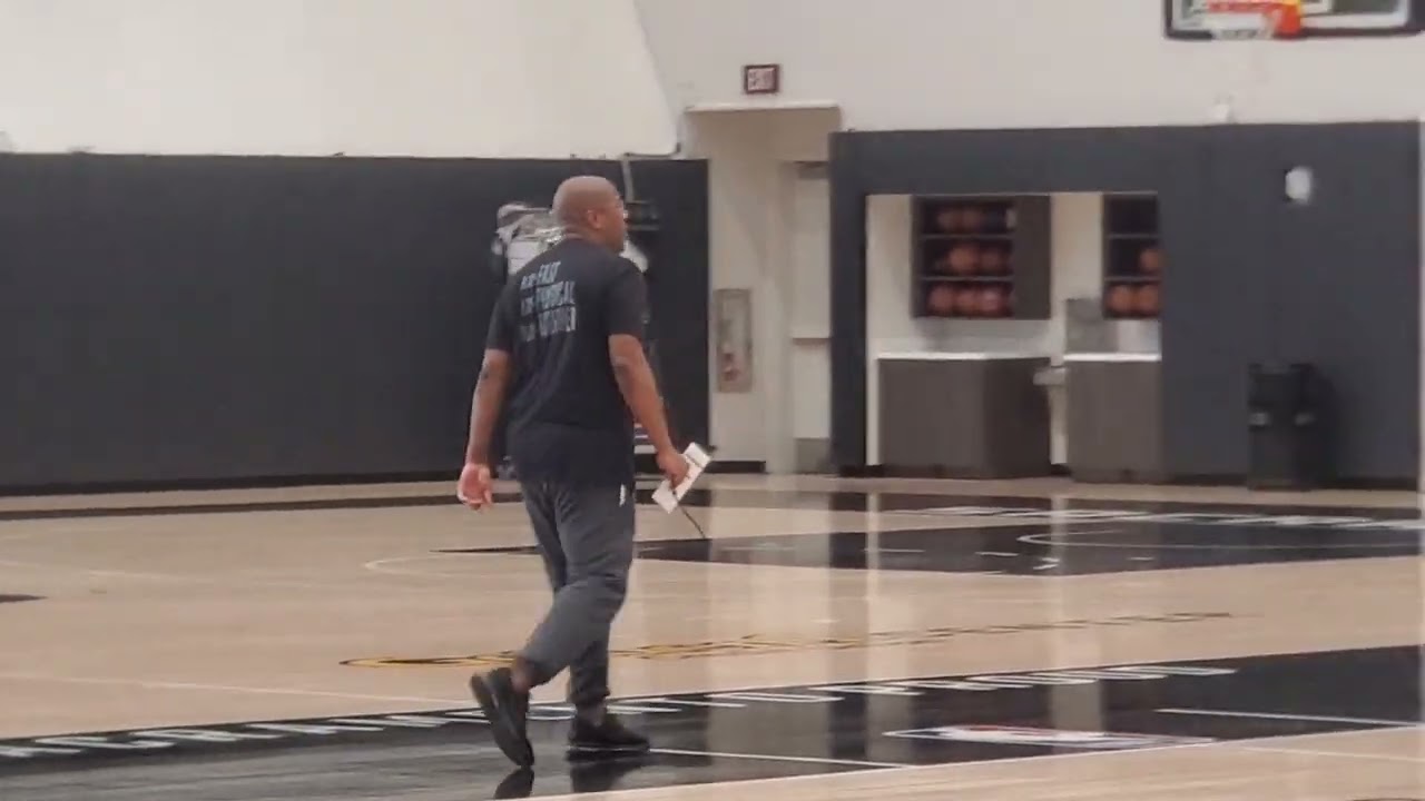 . Sacramento Kings Coach MIKE BROWN Throws Flames During Friday 13th Practice 🔥 See 4:45 MARK 👀