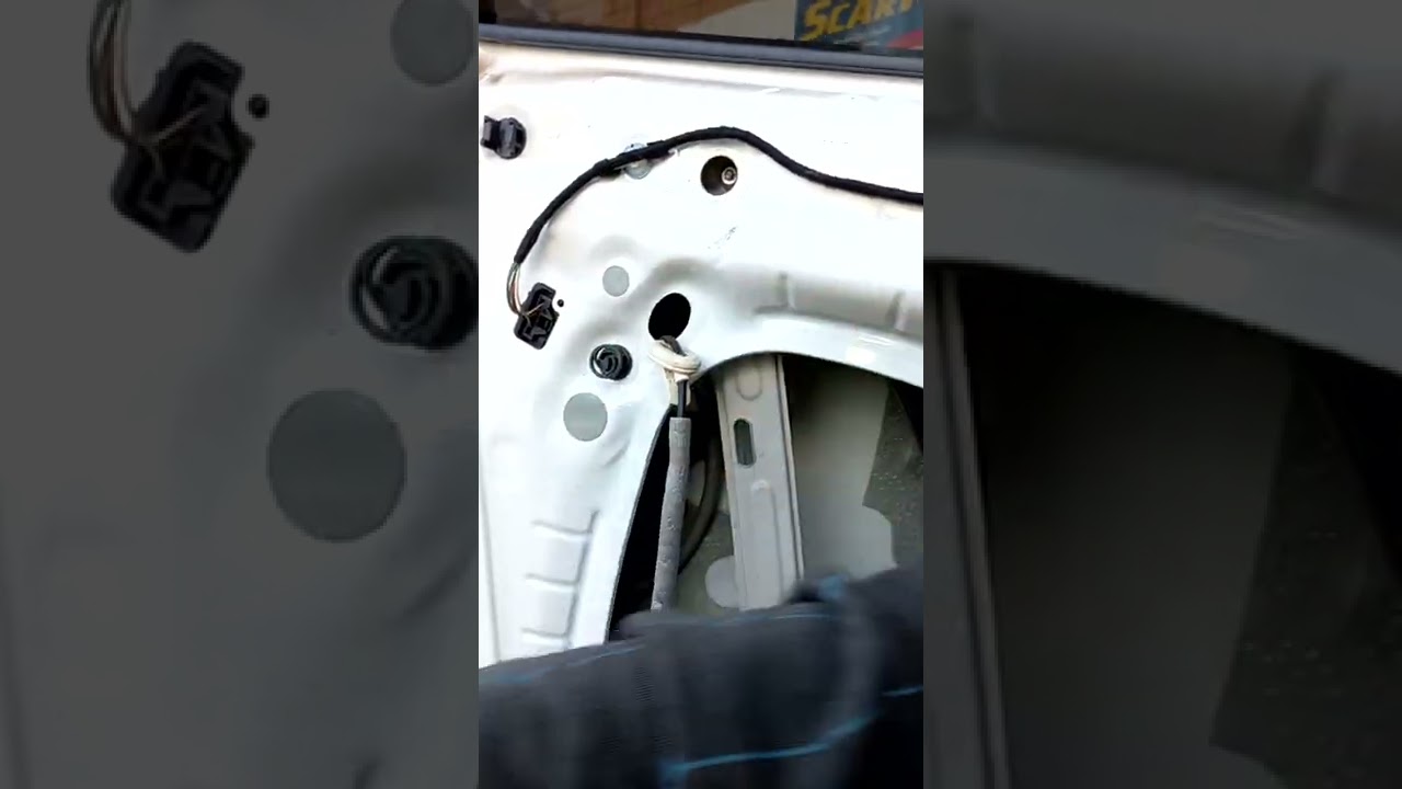 polo 2018 fazendo barulho na porta motorista com o vidro abaixado na metade