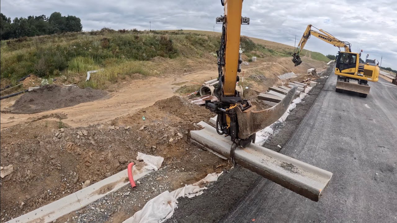 Ripper v akci! Rozrývání betonů a svahování krajnic na dálnici