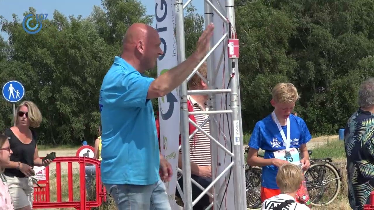 Warm maar sportief scholieren triathlon tijdens edurance Zeewolde