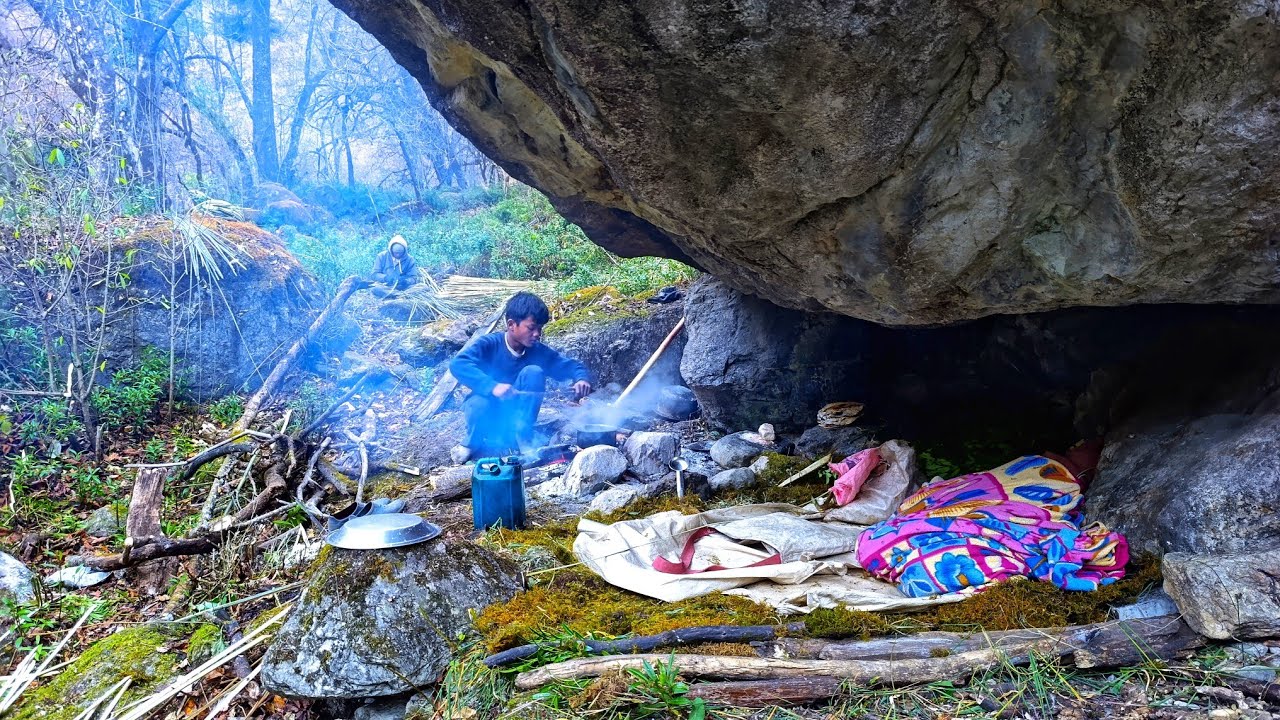 Living In A Cave || Like 2000 Years Before Today || Hard Life In Cave || Village Life In Nepal ||