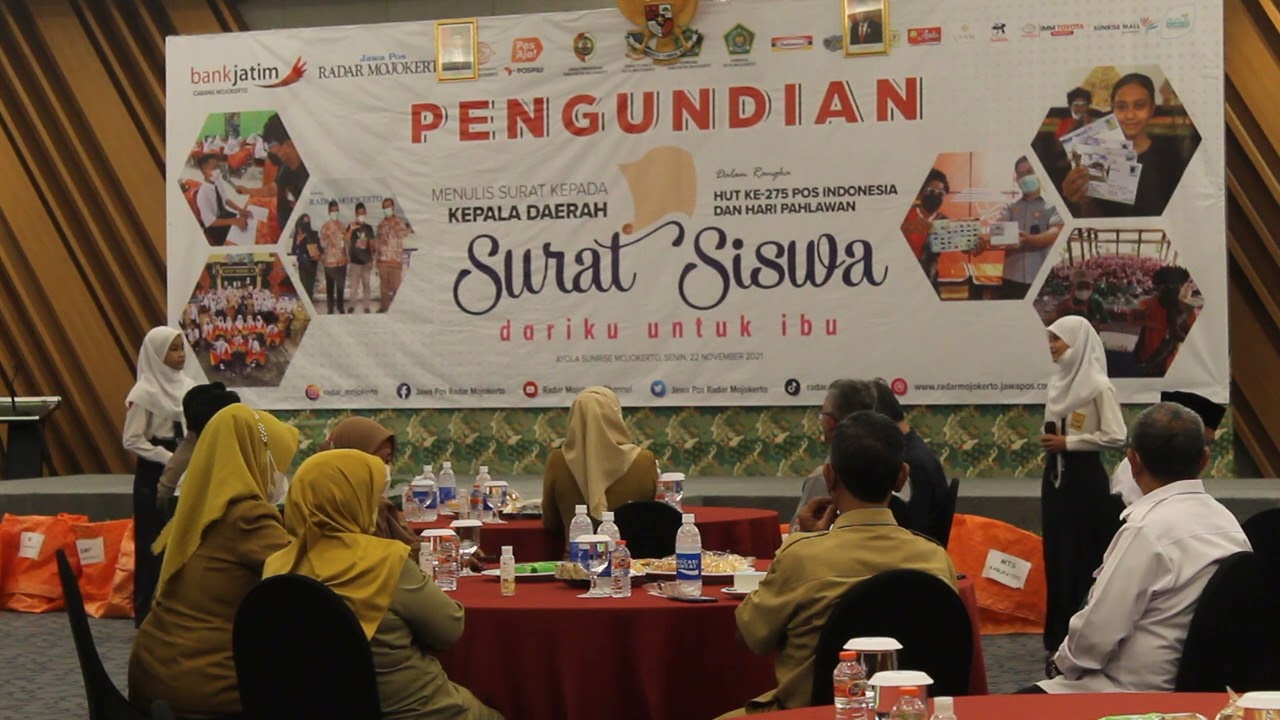 SMPN 1 Dawarblandong, Della & Adirra 