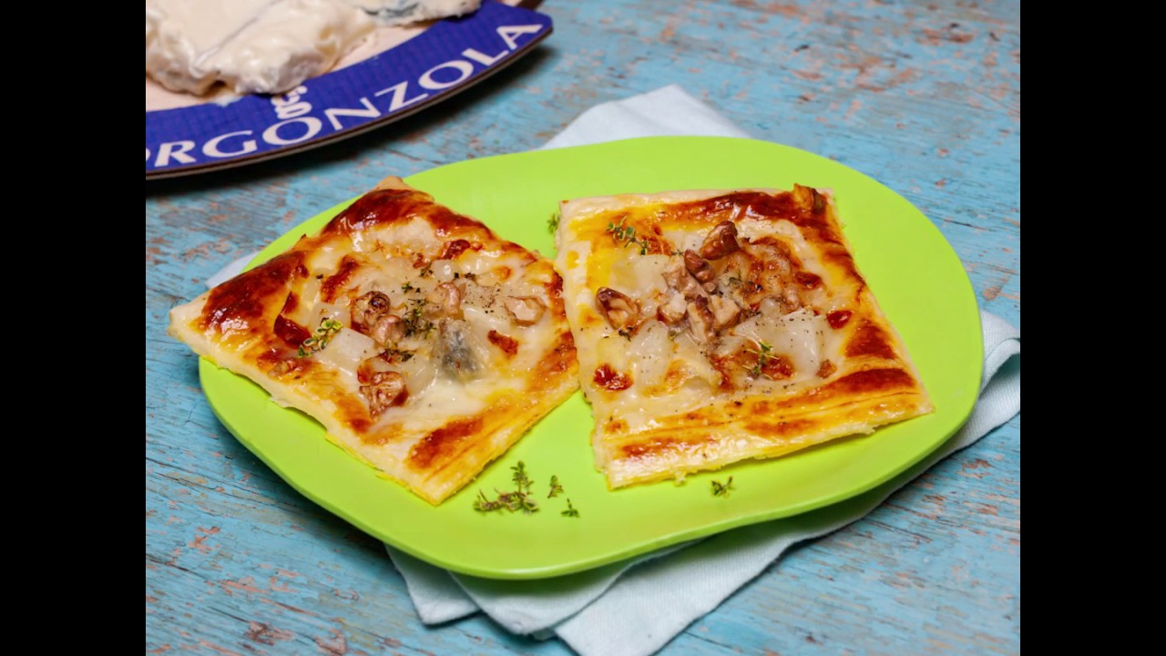 Blätterteig mit birnen, walnüssen und mildem Gorgonzola