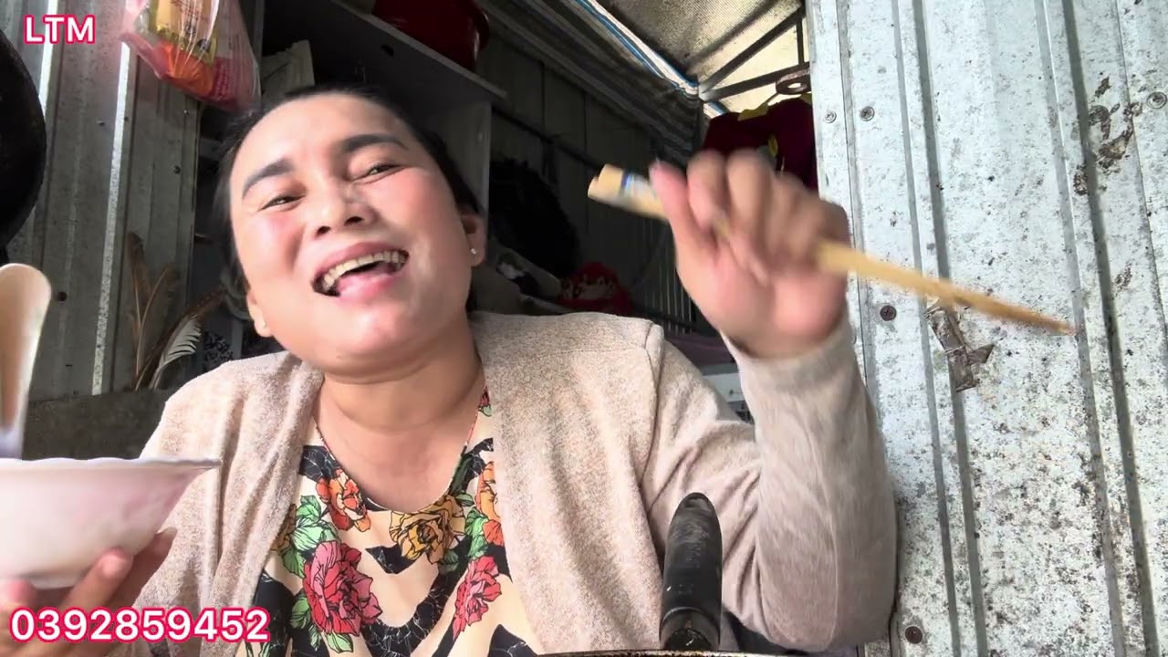 Buổi cơm sáng của em Loan