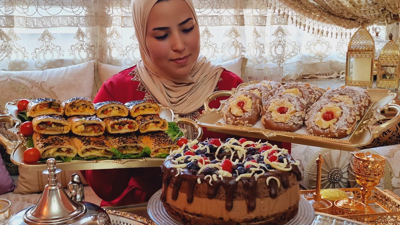 من القليل وجدت الكثير👌مائدة كوتي متنوعة مالح وحلو من عجينة وحدة😋وكيكة محشية بالشكولا لدتها لا تقاوك