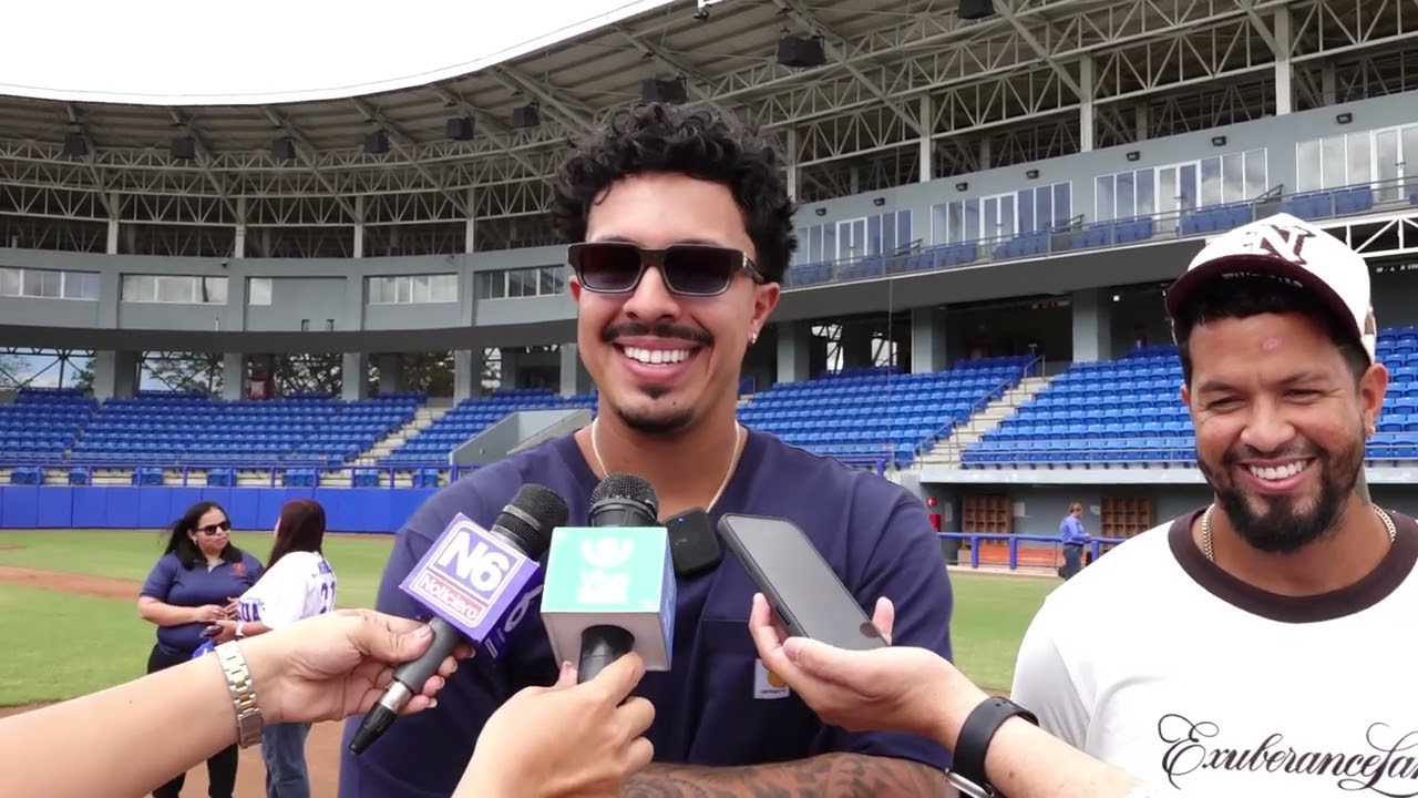 NT  MARK VIENTOS RECORRE EL ESTADIO ROBERTO CLEMENTE