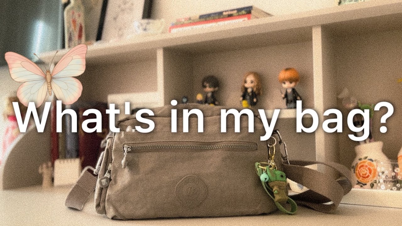 What's in my bag!?:))