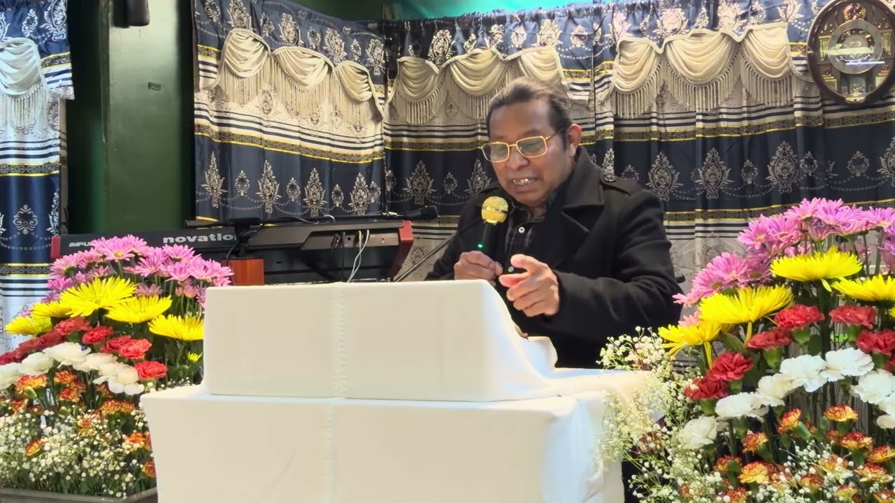 Partiendo el Mensaje de Dios el hermano pastor Roberto de la iglesia 