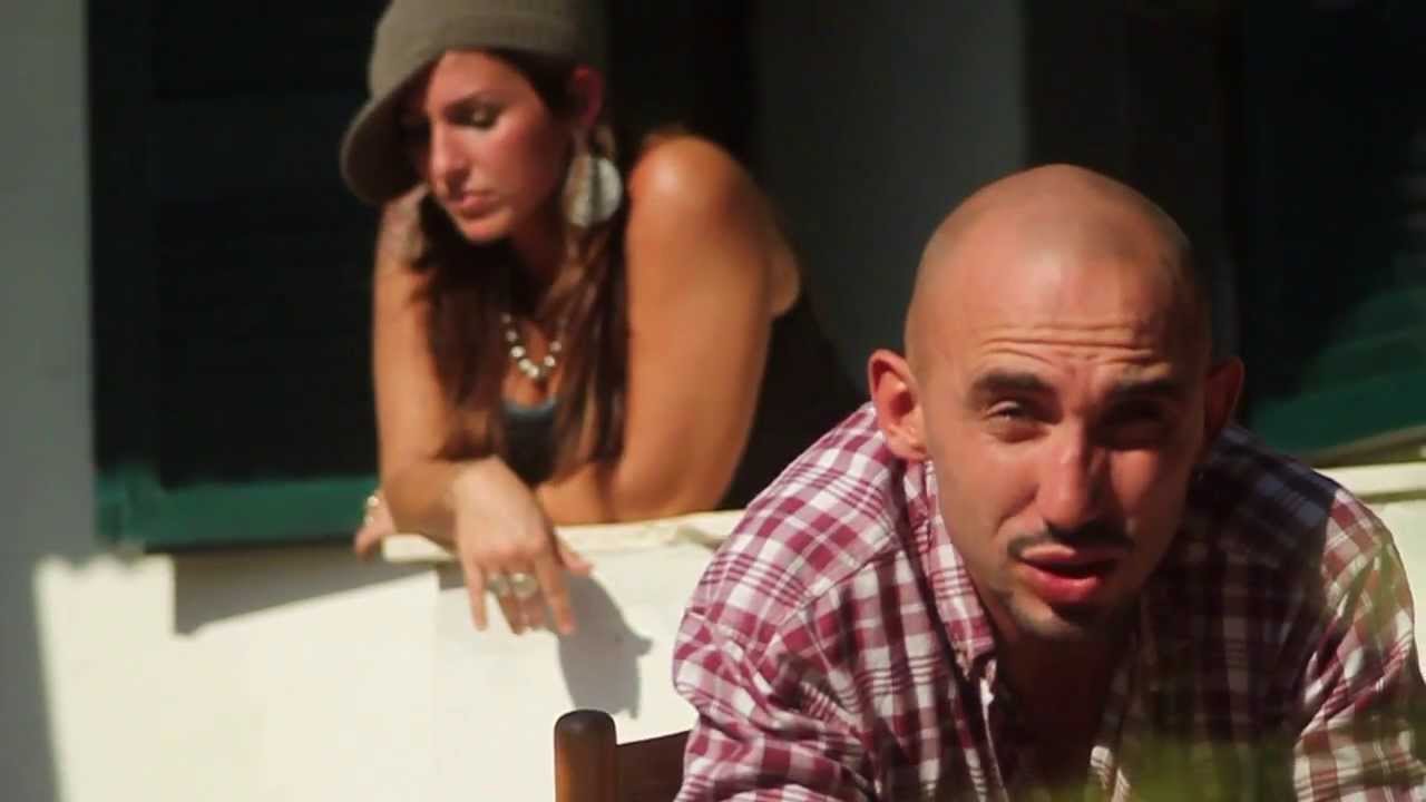 Castì feat. Giovanna Farina - Nuje Simme