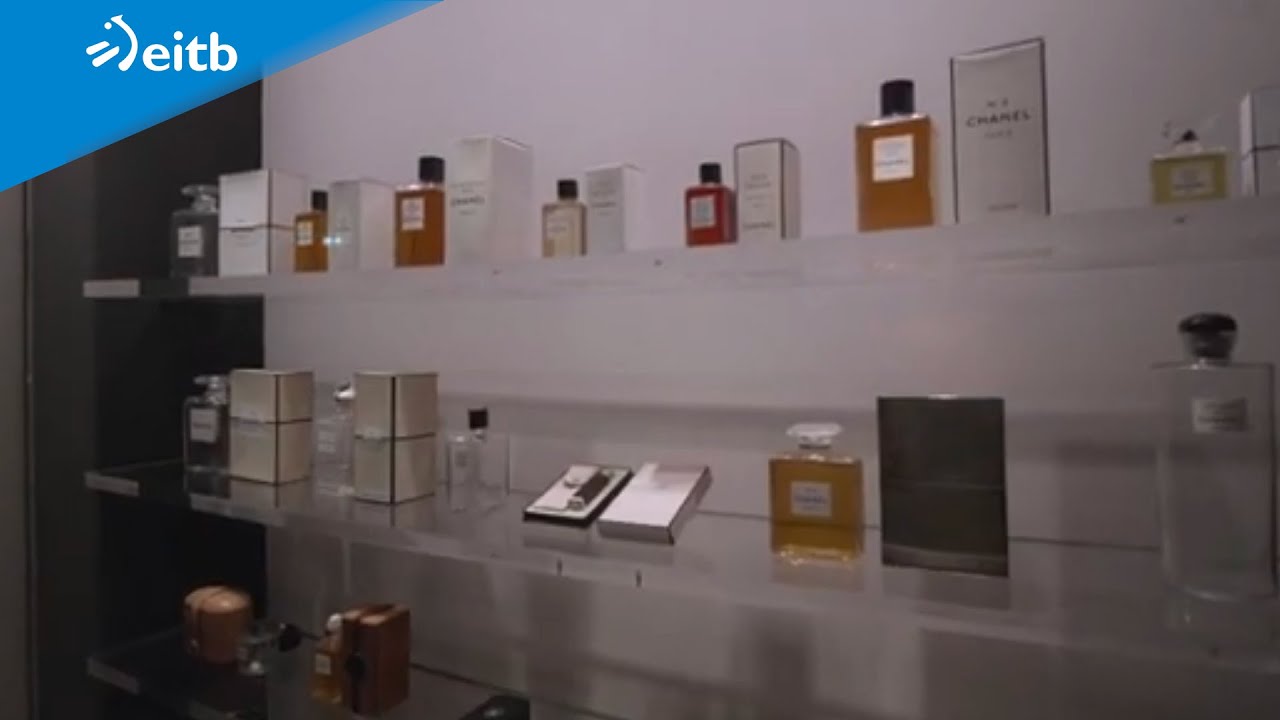 Miren Arzalluz nos muestra una sala dedicada exclusivamente al perfume Nº5 de Chanel