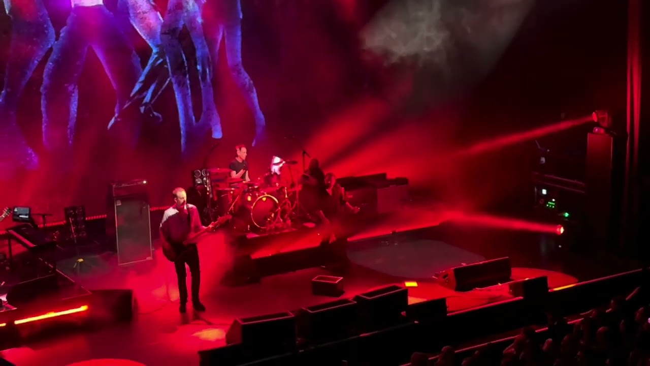 Suede live in Paris 2026 | Medley 2