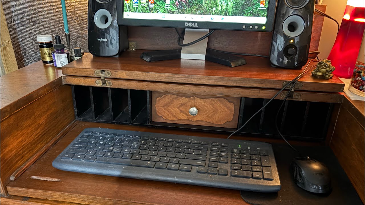 Secret Stash Ladies’ Desk 🖋️