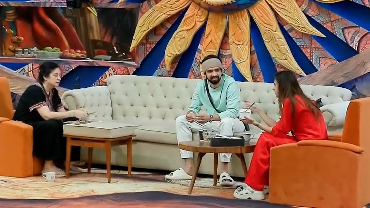 Bigg Boss 19 Live Update: Kunickaa ने Farhana को दी Advice, Amaal की छूटी हसीं