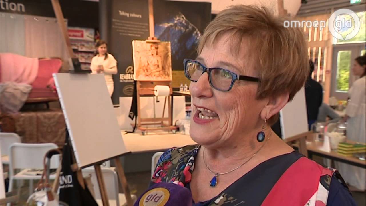 Fans vanuit de hele wereld naar Apeldoorn voor kunstschilder&nbsp;Vladimir Volegov uit Rusland