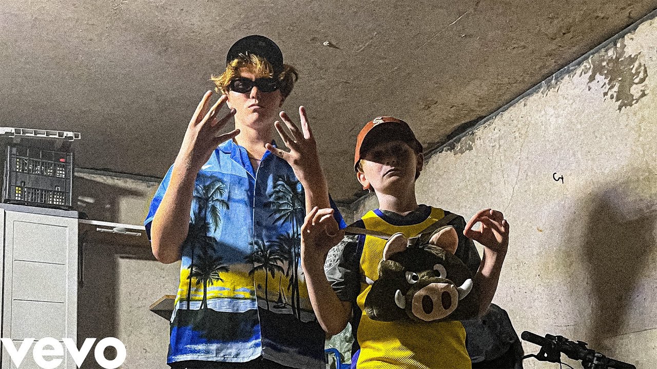 Lil Touchelefond - Petit Beurre (clip officiel)