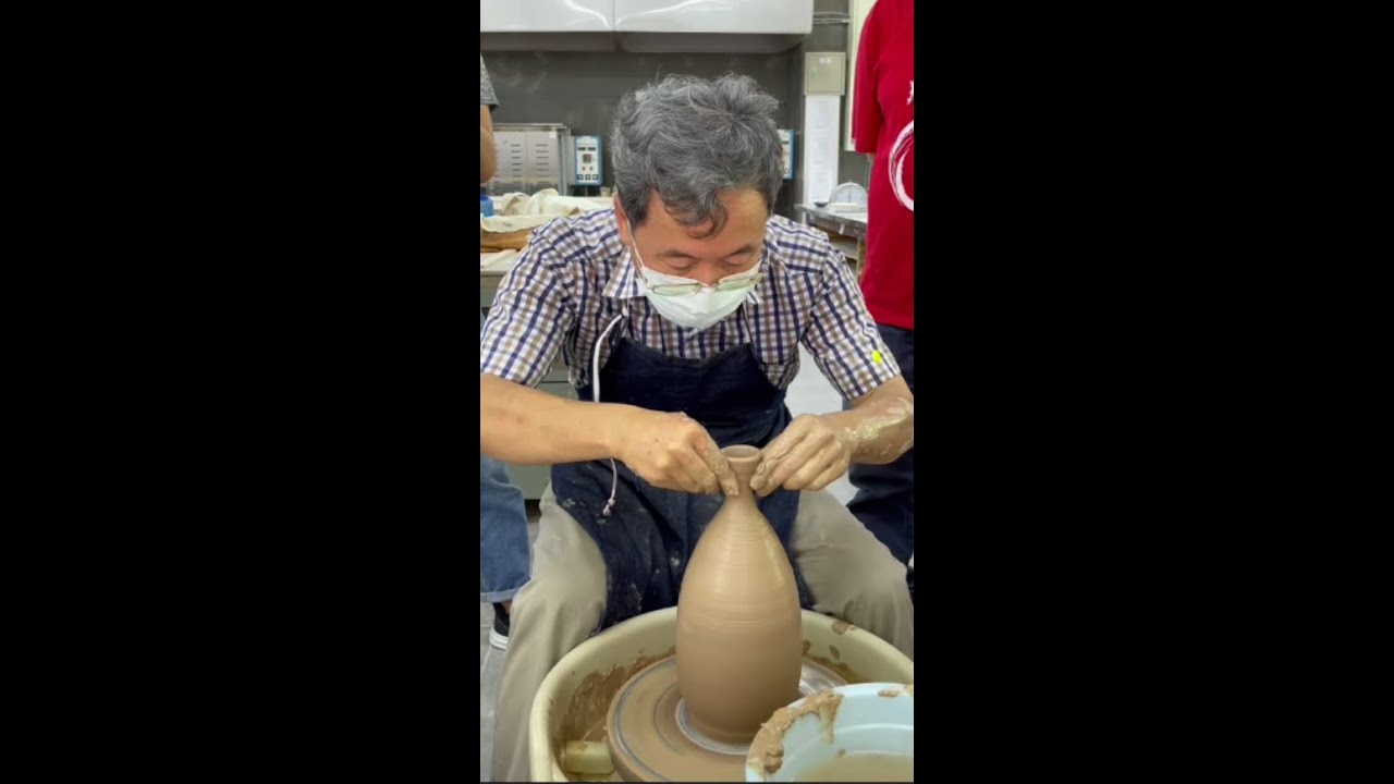 呂琪昌的拉坯示範--小口瓶