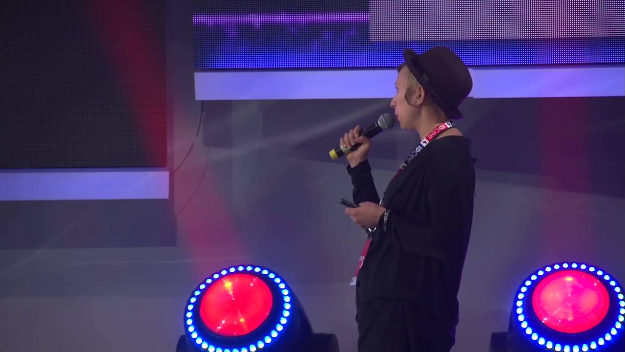 IDCEE 2014: Looksery Pitch on Main Stage