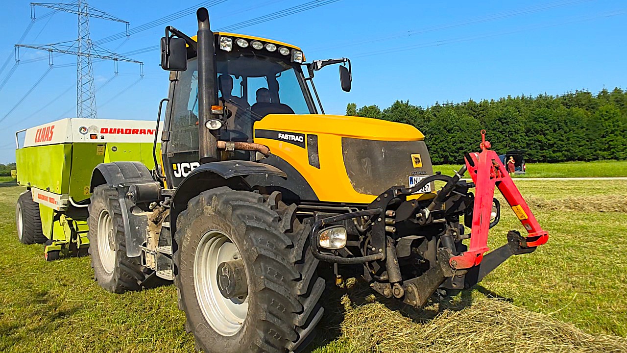 JCB 2155 Fastrac mit Claas 1200 RC Quadrant beim Heu pressen!