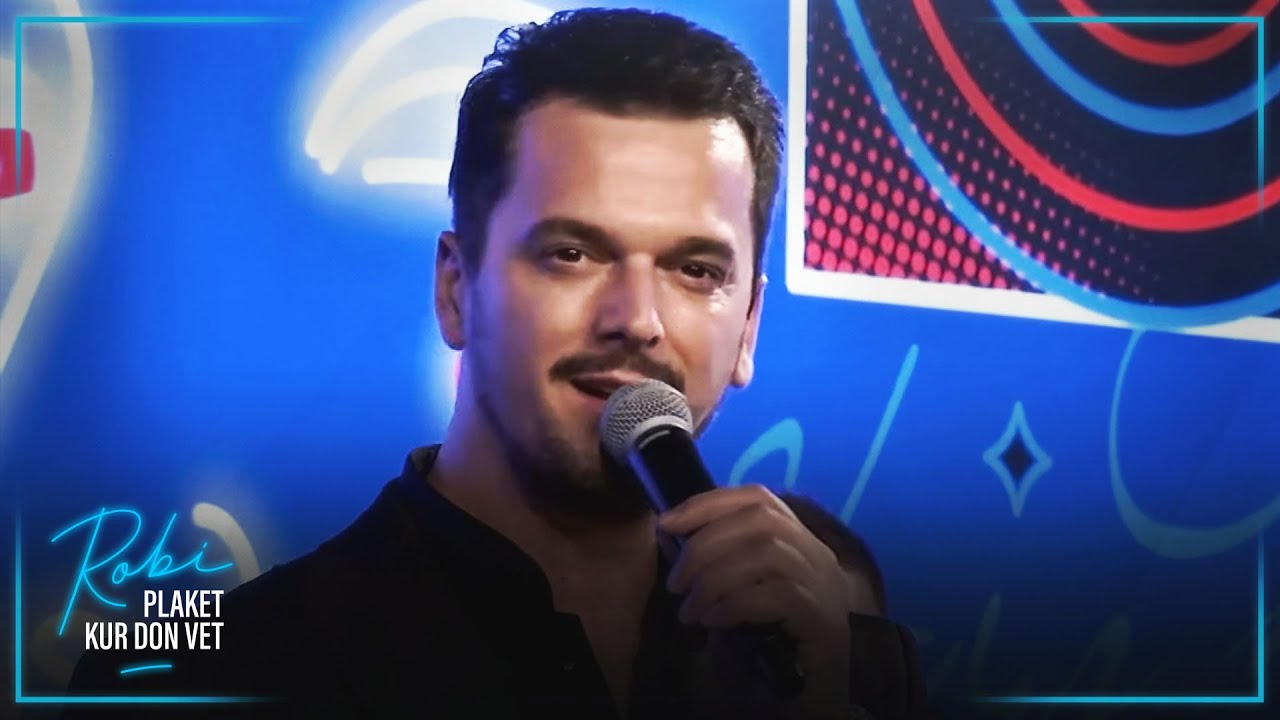 Ylli Demaj elektrizon atmosferen festive në Robi Plaket Kur Don Vet 🔥🔥