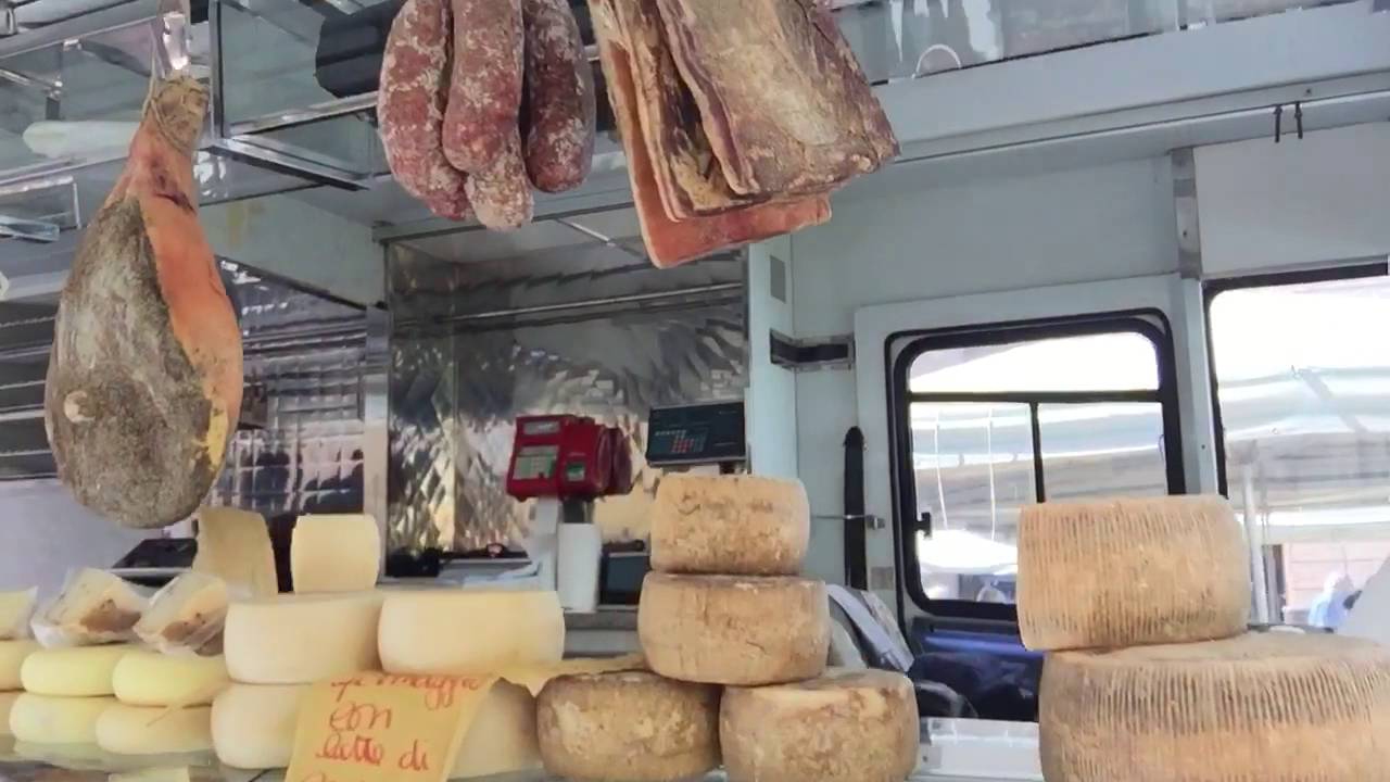 Tour of the Farmer's Market in Umbertide