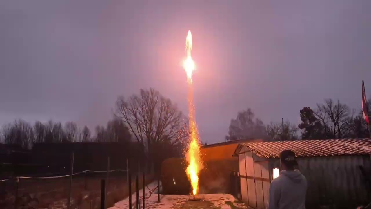 Ein bisschen Zündeln #feuerwerk #pyro #silvester #fireworks 