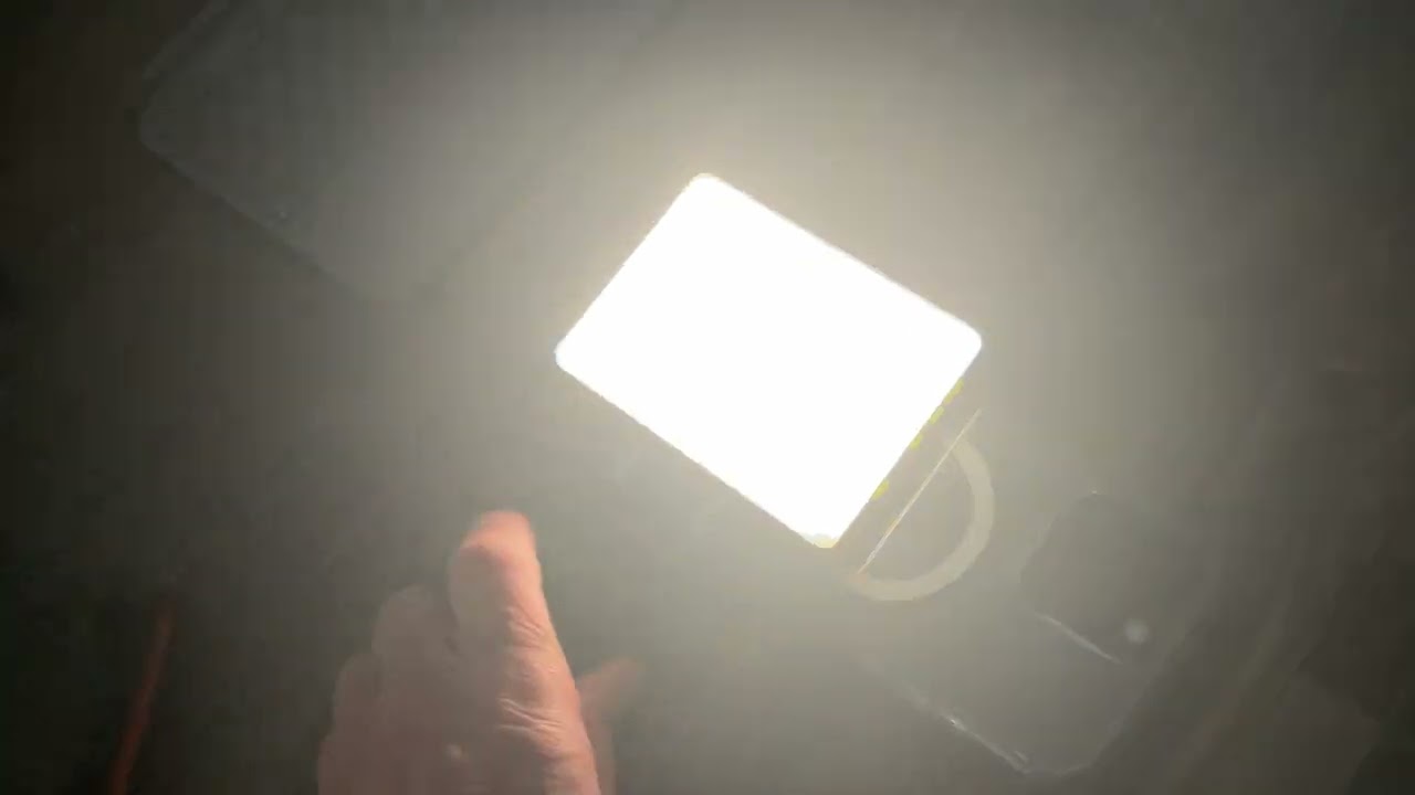 NEEWER VL67C RGB Selfie Light for iPhone with APP Control Quick Review