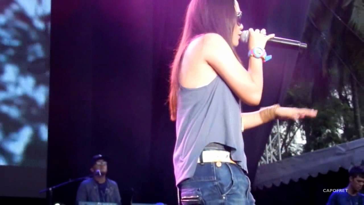 Charice - Just the way you are, F1 Singapore Grand Prix (day 2)