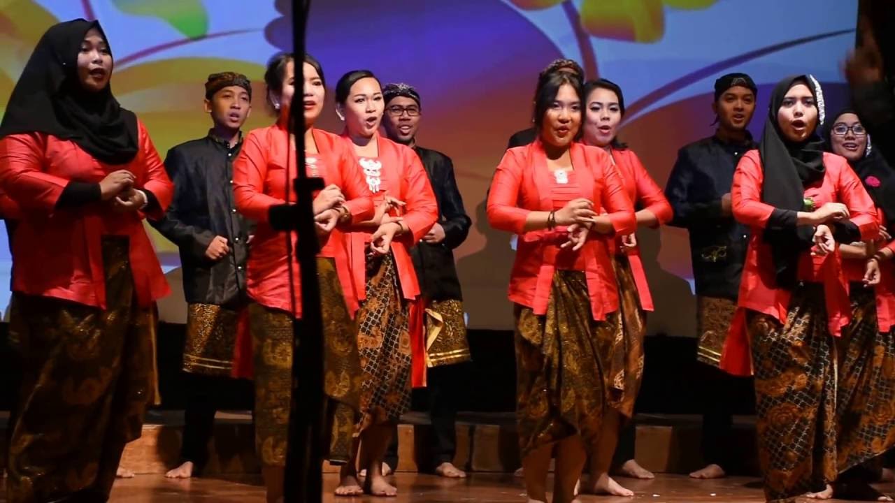 Gundul Pacul oleh Paduan Suara Dirjen Pajak di HUT OJK ke-5