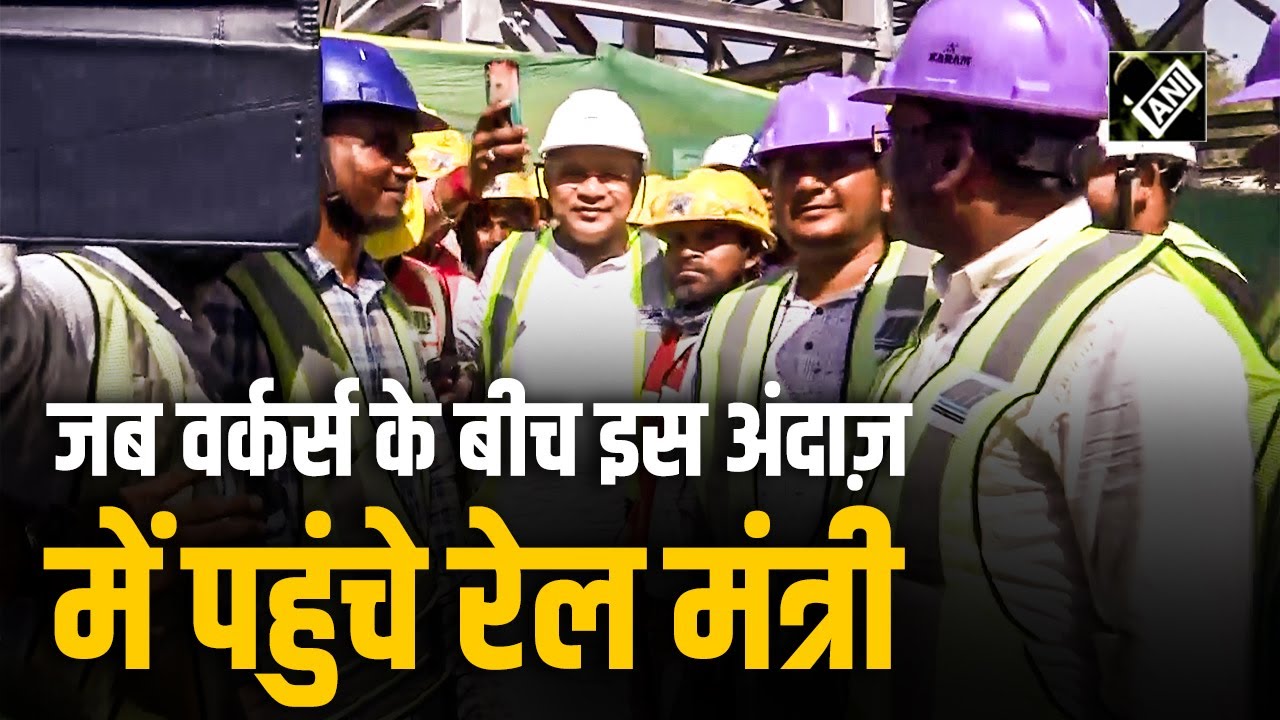 माथे पर हेलमेट, शरीर पर सेफ्टी जैकेट…जब वर्कर्स के बीच पहुंचे रेल मंत्री Ashwini Vaishnaw