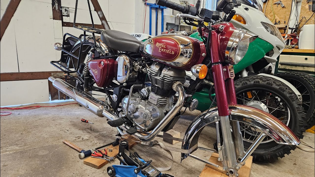 Royal Enfield Classic mit Enduro Reifen