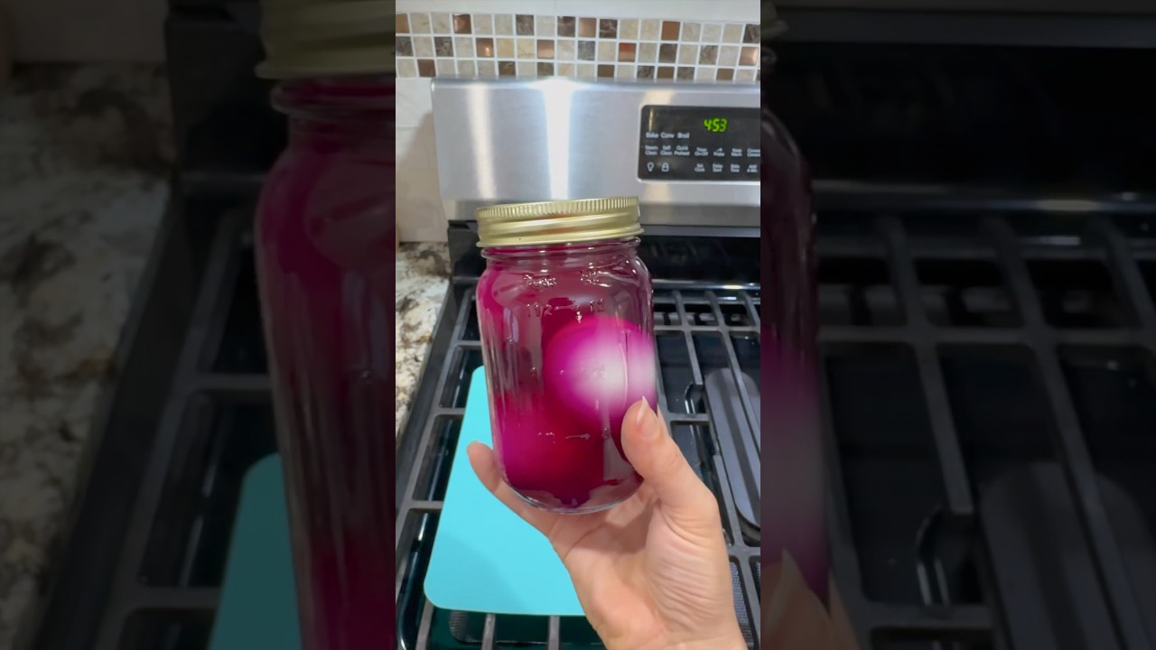 Dye your eggs naturally! (No artificial dye) 🤯 #easter #easteregg #diy #crafts #wow